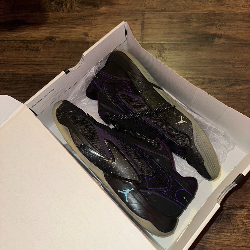 Women's Black and Purple Athletic Shoes